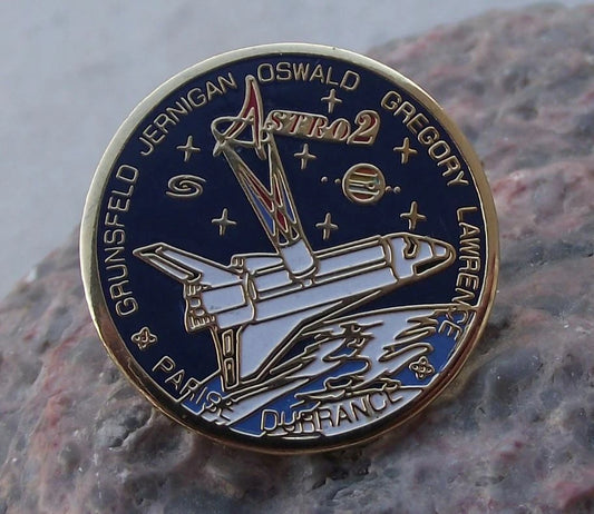 NASA STS-67 Space Shuttle Endeavour Astro-2 Spacelab Satellite Tie Pin Badge