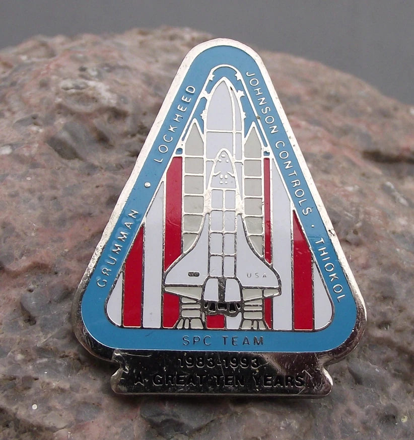 1993 NASA Space Shuttle 10th Anniversary A Great Ten Years Slogan Pin Badge