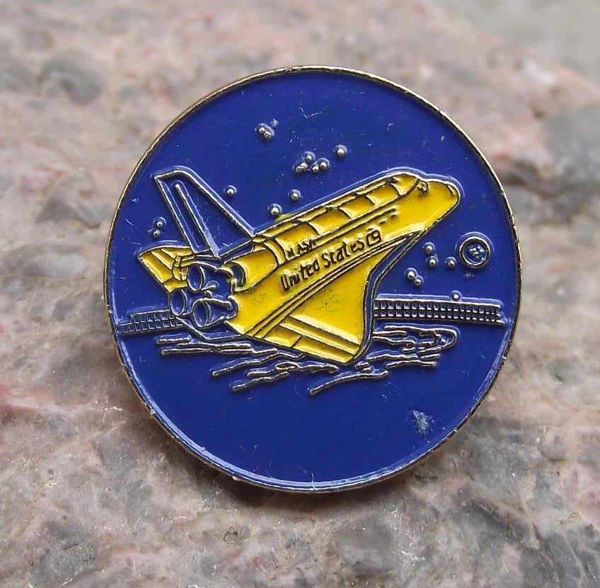 NASA Space Shuttle United States of America USA Orbital Spacecraft Pin Badge