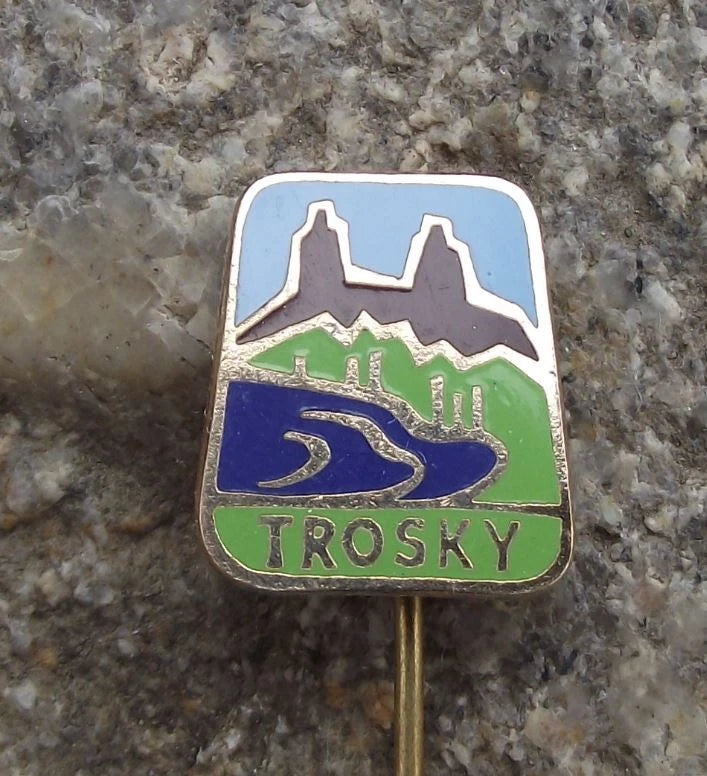 Vintage Trosky Castle Ruin Twin Volcano Czech Tourist Souvenir Pin Badge