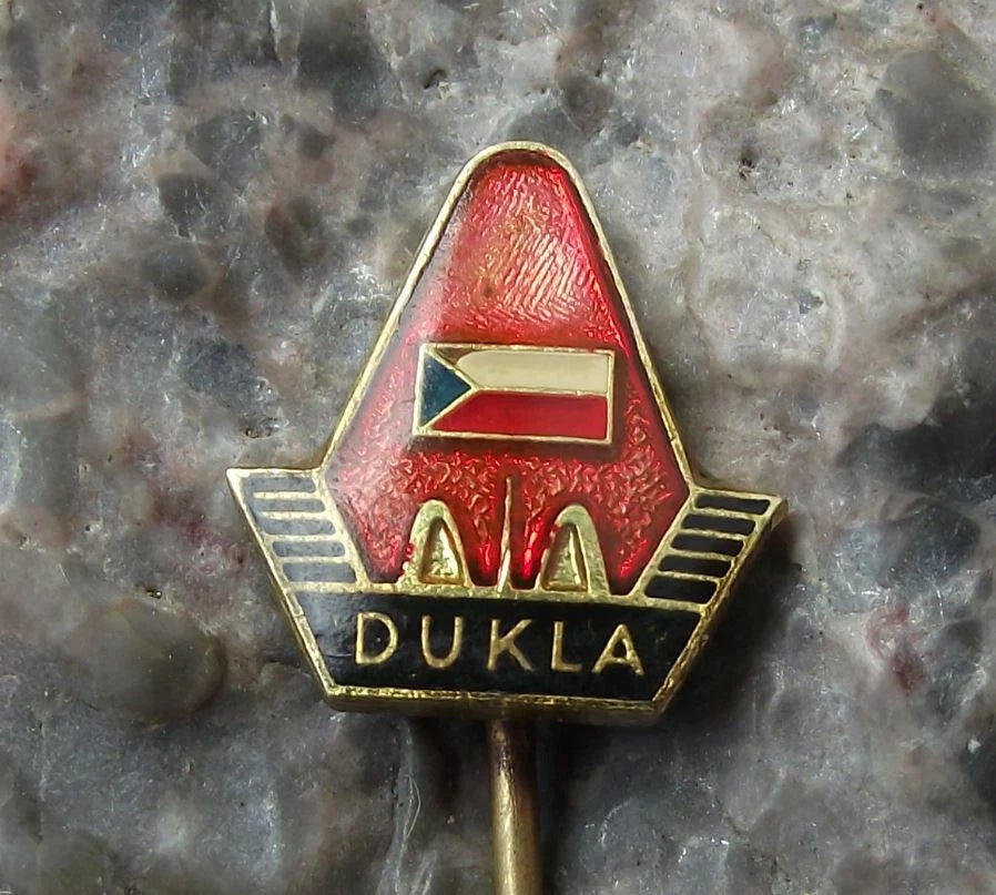 Vintage Dukla Pass Battle Czech Flag Army Commemorative War Memorial Pin Badge