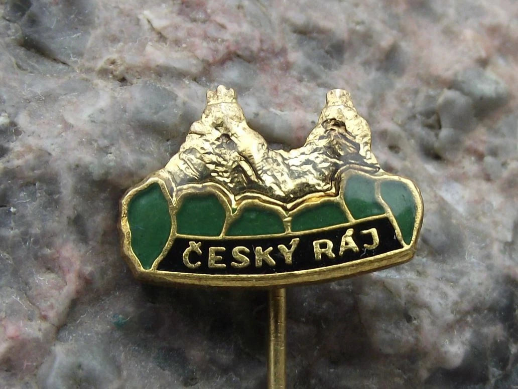 Vintage Český ráj Bohemian Paradise Trosky Castle Pin Badge