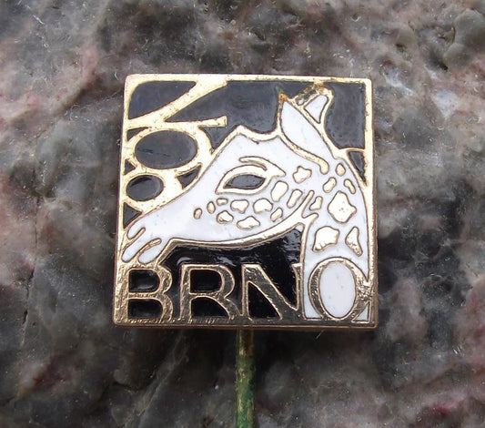 Vintage Brno Zoo Czechoslovakia African Giraffe Head Animal Souvenir Pin Badge