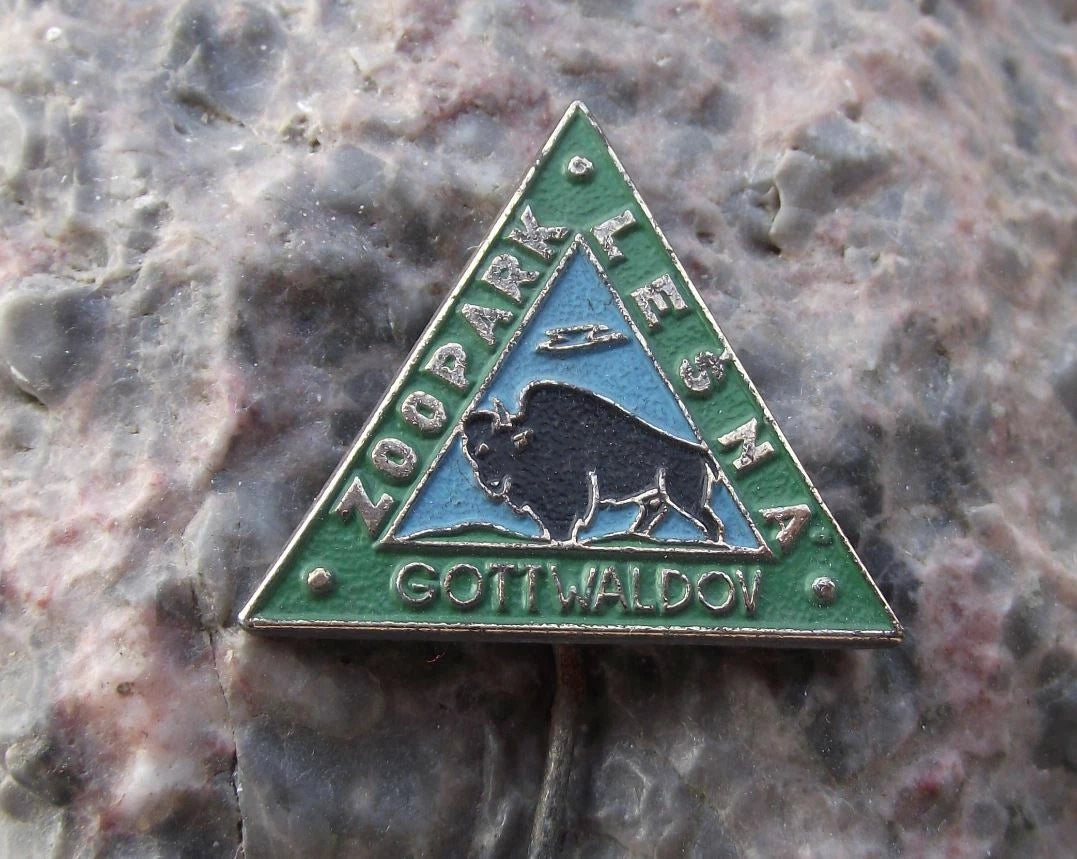 Vintage Zoopark Lesna Gottwaldov Zlin North American Bison Buffalo Pin Badge