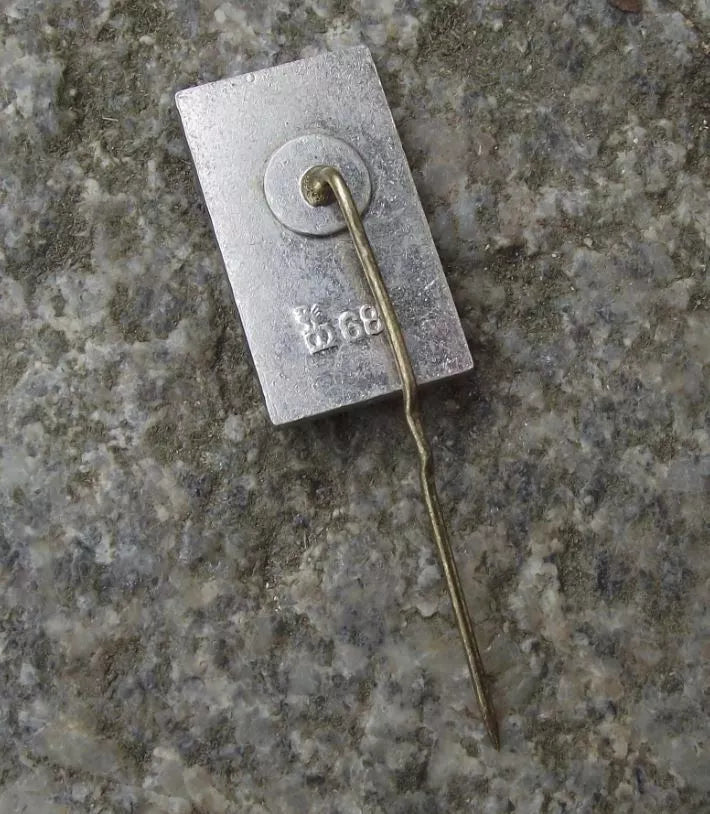 1980 Moscow Olympic Games USSR Soviet Union Light Colour Pin Badge