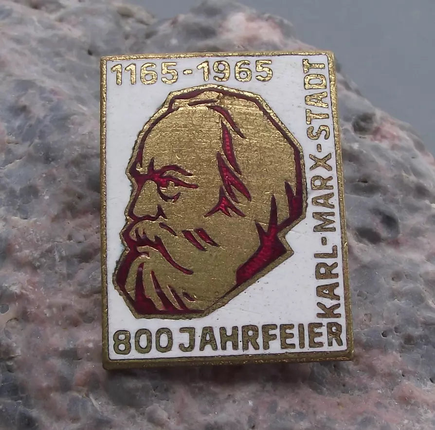 1965 Karl Marx Stadt DDR 800th Anniversary Town Hall Head Statue Pin Badge