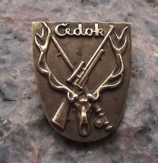 Vintage Deer Hunting Trip Cedok Hunters Rifle Czech Hunt Pin Badge